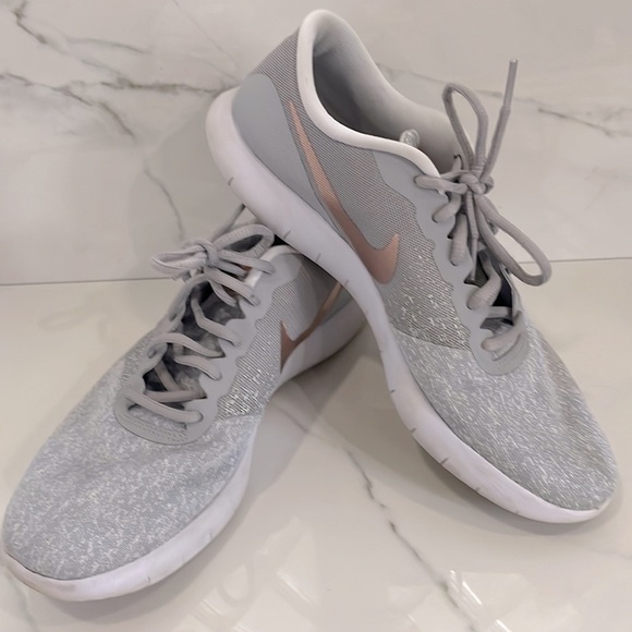Rose Gold Nike flex contact tennis shoes - Picture 2 of 12